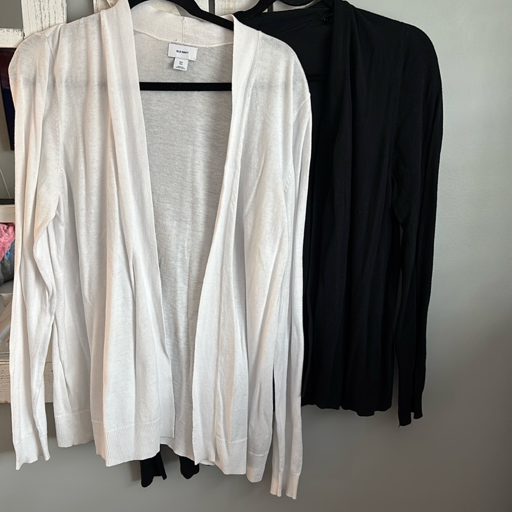 2 cardigans white and black